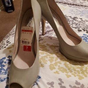 MK heels sz 7 gray